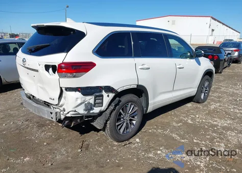 2017 Toyota Highlander Xle z USA, uszkodzony, nr VIN 5TDKZRFH2HS520967